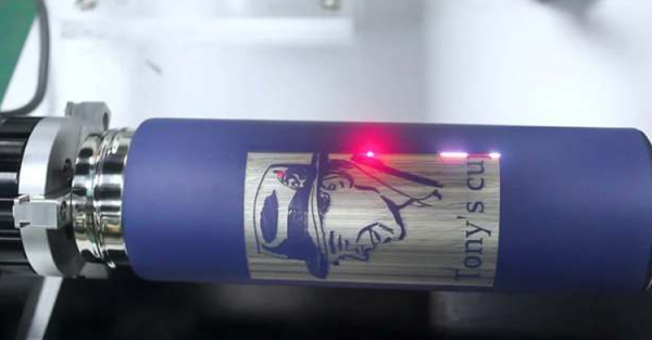 Marcatori laser fibra e CO2: come identificare la tecnologia corretta per i tuoi materiali
